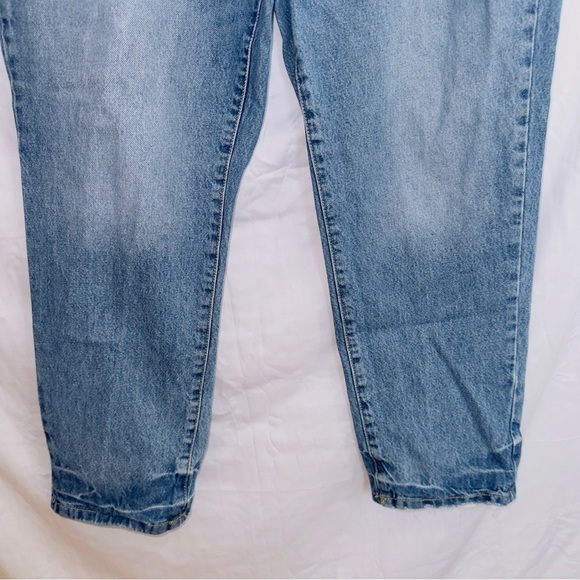 Universal Thread Light Wash Denim High Rise Straight Leg Jean size 14/32 - Picture 3 of 6